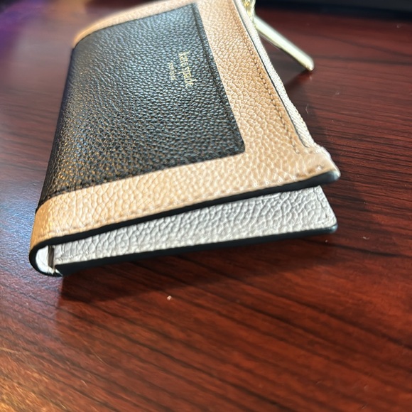 Kate Spade Wallet - Picture 6 of 7